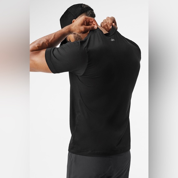 🆕 ALO Unisex Conquer Reform Ultralight Airy Soft Touch Stretch Crewneck Shirt - Picture 4 of 4